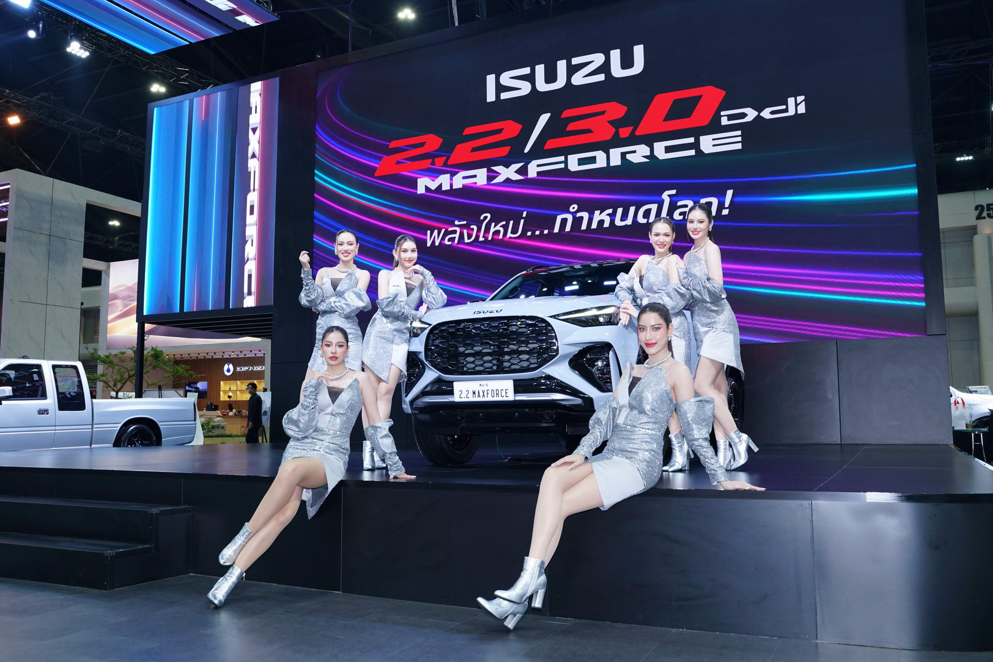 Az Isuzu új, „2.2 Ddi MAXFORCE” és „ISUZU DRAGONMAX” típusú motoros járművet küld a „46. Bangkoki Nemzetközi Autószalonon” az „ISUZU Trusted Buddy… Isuzu veled, Thaifölddel” koncepció keretében.